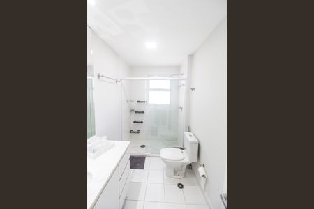 Banheiro da Suíte de apartamento para alugar com 3 quartos, 196m² em Empresarial 18 do Forte, Barueri