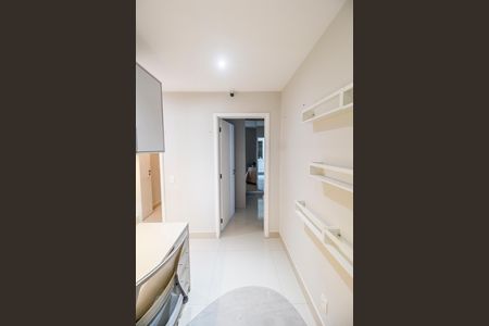Apartamento para alugar com 196m², 3 quartos e 3 vagas Apartamento para alugar com 196m², 3 quartos e 3 vagasCorredor