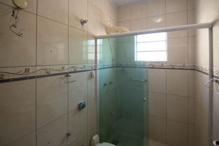 Banheiro  de casa para alugar com 2 quartos, 140m² em Vila Constança, São Paulo