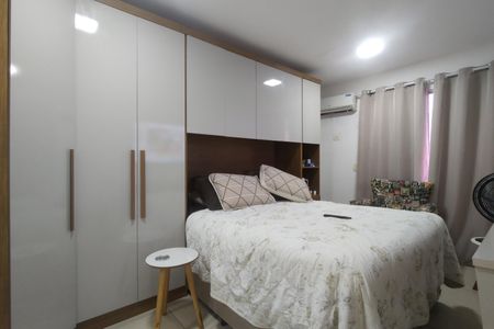 Casa de condomínio à venda com 165m², 5 quartos e 2 vagasSuíte