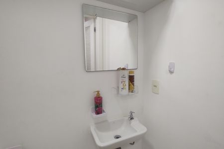 Casa de condomínio à venda com 165m², 5 quartos e 2 vagasBanheiro de Serviço