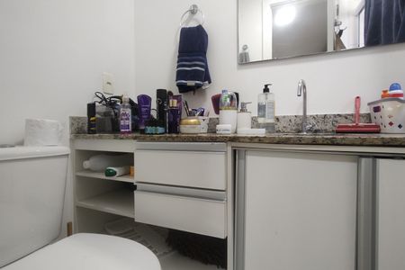 Casa de condomínio à venda com 165m², 5 quartos e 2 vagasBanheiro da Suíte