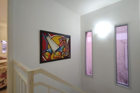 Casa de condomínio à venda com 165m², 5 quartos e 2 vagasEscada