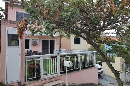 Casa de condomínio à venda com 165m², 5 quartos e 2 vagasFachada