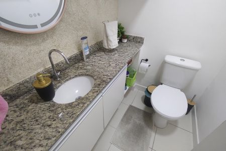 Casa de condomínio à venda com 165m², 5 quartos e 2 vagasLavabo