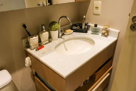 Apartamento à venda com 62m², 2 quartos e 1 vagaBanheiro Social