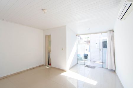 Casa à venda com 120m², 3 quartos e 3 vagasSuite