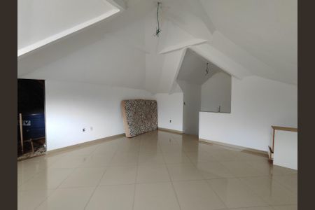 Casa de condomínio à venda com 250m², 3 quartos e 3 vagasSótão