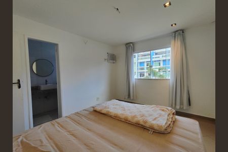 Casa de condomínio à venda com 250m², 3 quartos e 3 vagasSuíte 2