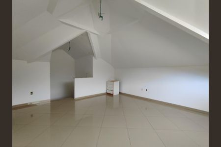 Casa de condomínio à venda com 250m², 3 quartos e 3 vagasSótão