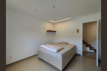 Casa de condomínio à venda com 250m², 3 quartos e 3 vagasSuíte 2