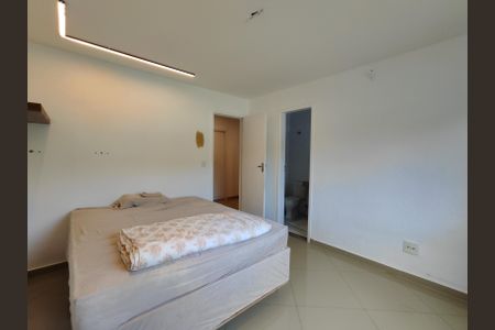 Casa de condomínio à venda com 250m², 3 quartos e 3 vagasSuíte 2