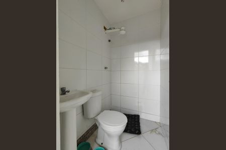 Casa de condomínio à venda com 250m², 3 quartos e 3 vagasBanheiro de Serviço