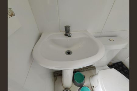 Casa de condomínio à venda com 250m², 3 quartos e 3 vagasBanheiro de Serviço