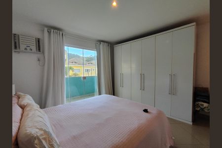 Casa de condomínio à venda com 250m², 3 quartos e 3 vagasSuíte 1