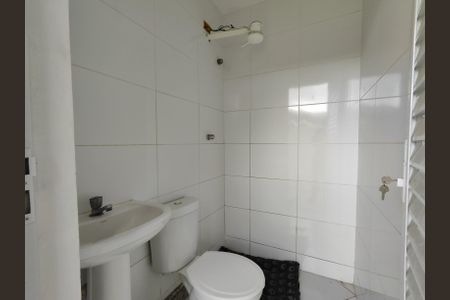 Casa de condomínio à venda com 250m², 3 quartos e 3 vagasBanheiro de Serviço