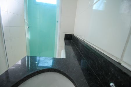 Apartamento à venda com 47m², 2 quartos e sem vaga Apartamento à venda com 47m², 2 quartos e sem vagaBanheiro social
