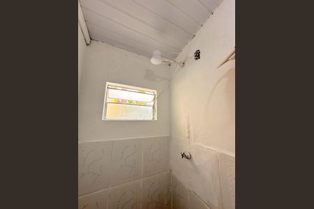 Banheiro de kitnet/studio para alugar com 1 quarto, 30m² em Ingleses do Rio Vermelho, Florianópolis