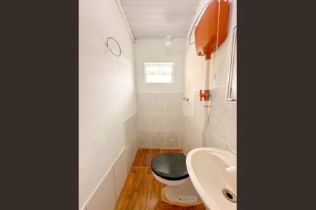 Banheiro de kitnet/studio para alugar com 1 quarto, 30m² em Ingleses do Rio Vermelho, Florianópolis