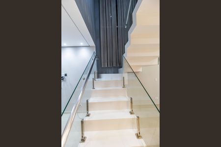 Escada de casa para alugar com 2 quartos, 125m² em Jardim Ana Cristina(votupoca), Barueri