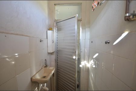Banheiro de apartamento para alugar com 1 quarto, 30m² em Grajaú, Rio de Janeiro