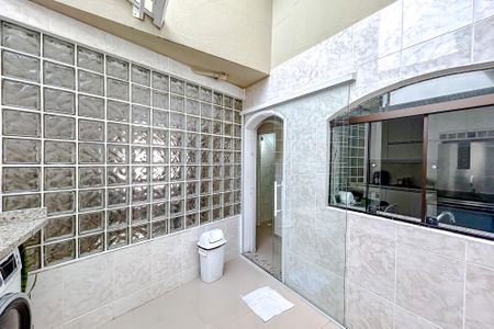 Casa à venda com 180m², 3 quartos e 2 vagasÁrea de Serviço