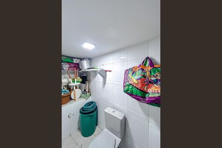 Casa à venda com 180m², 3 quartos e 2 vagasBanheiro de serviço
