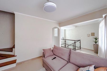 Casa à venda com 180m², 3 quartos e 2 vagasSala