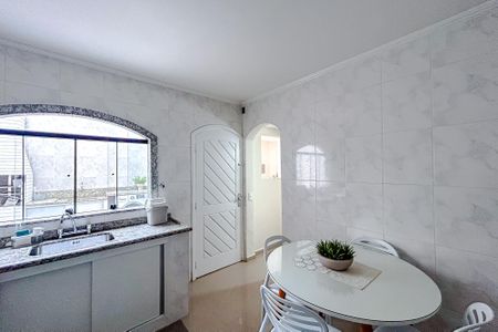 Casa à venda com 180m², 3 quartos e 2 vagasCozinha