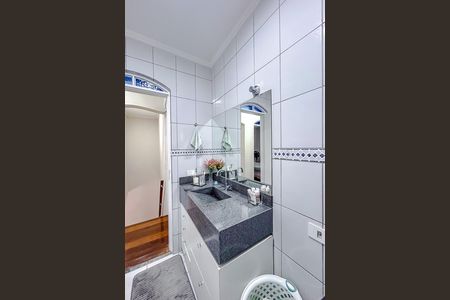 Casa à venda com 180m², 3 quartos e 2 vagasBanheiro
