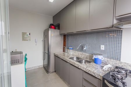 Cozinha de apartamento à venda com 3 quartos, 90m² em Santo Antônio, Belo Horizonte