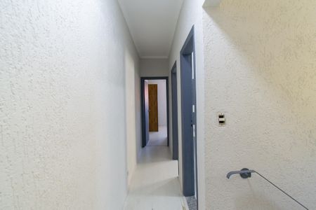 Casa à venda com 168m², 3 quartos e 2 vagas Casa à venda com 168m², 3 quartos e 2 vagasCorredor