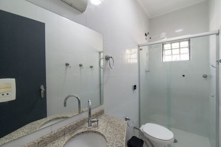 Casa à venda com 168m², 3 quartos e 2 vagas Casa à venda com 168m², 3 quartos e 2 vagasBanheiro Social
