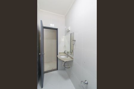 Casa à venda com 168m², 3 quartos e 2 vagas Casa à venda com 168m², 3 quartos e 2 vagasBanheiro Social