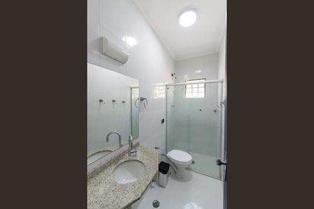 Casa à venda com 168m², 3 quartos e 2 vagas Casa à venda com 168m², 3 quartos e 2 vagasBanheiro Social