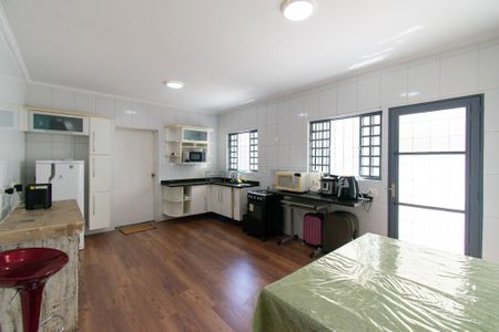 Casa à venda com 168m², 3 quartos e 2 vagas Casa à venda com 168m², 3 quartos e 2 vagasCozinha