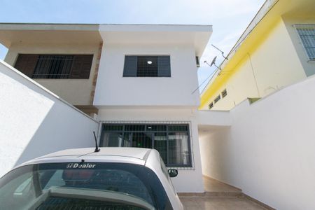 Casa à venda com 168m², 3 quartos e 2 vagas Casa à venda com 168m², 3 quartos e 2 vagasFachada