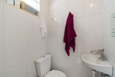 Casa à venda com 168m², 3 quartos e 2 vagas Casa à venda com 168m², 3 quartos e 2 vagasLavabo