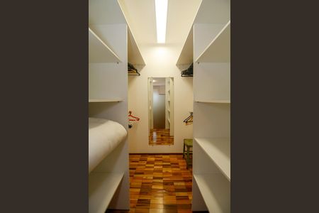 Apartamento para alugar com 103m², 3 quartos e 1 vaga Apartamento para alugar com 103m², 3 quartos e 1 vagaCloset da Suíte