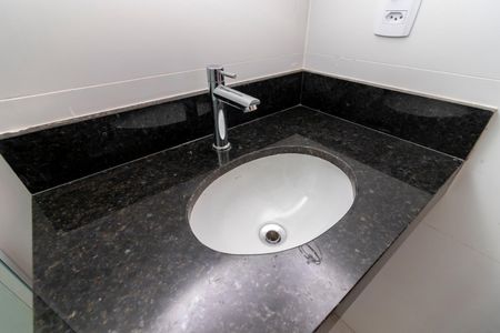 Apartamento à venda com 50m², 2 quartos e sem vaga Apartamento à venda com 50m², 2 quartos e sem vagaBanheiro