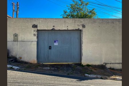 Casa à venda com 206m², 3 quartos e sem vaga Casa à venda com 206m², 3 quartos e sem vagaFachada