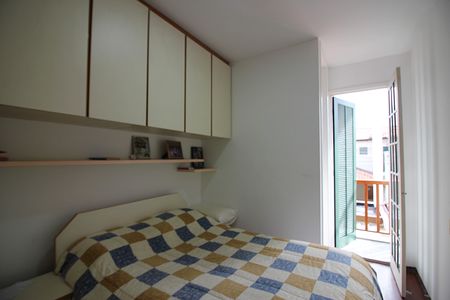 Casa de condomínio à venda com 120m², 3 quartos e 2 vagasSuíte