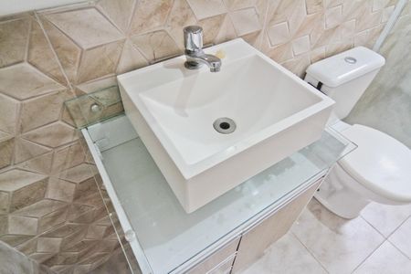 Casa à venda com 220m², 4 quartos e 1 vaga Casa à venda com 220m², 4 quartos e 1 vagaBanheiro Social