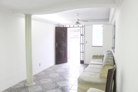 Casa à venda com 160m², 3 quartos e 2 vagasSala