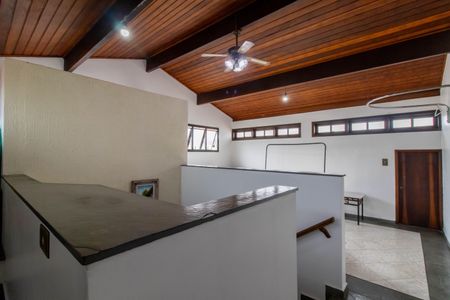 Casa à venda com 289m², 3 quartos e 5 vagas Casa à venda com 289m², 3 quartos e 5 vagasSotao