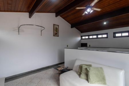 Casa à venda com 289m², 3 quartos e 5 vagas Casa à venda com 289m², 3 quartos e 5 vagasSotão