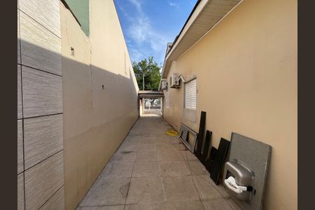 Casa à venda com 138m², 3 quartos e 2 vagasCorredor Externo