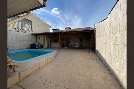 Casa à venda com 138m², 3 quartos e 2 vagasÁrea comum - Piscina