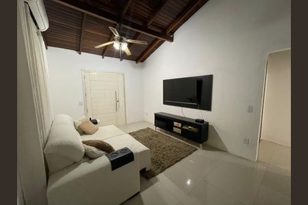 Casa à venda com 138m², 3 quartos e 2 vagasSala de TV