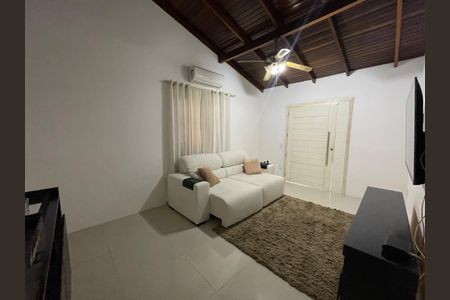 Casa à venda com 138m², 3 quartos e 2 vagasSala de TV
